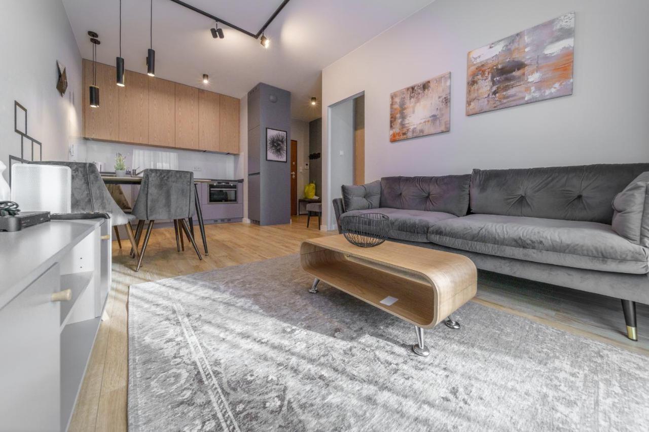 Bright And Charming- Golden Apartments- City Center&S18 Warschau Buitenkant foto